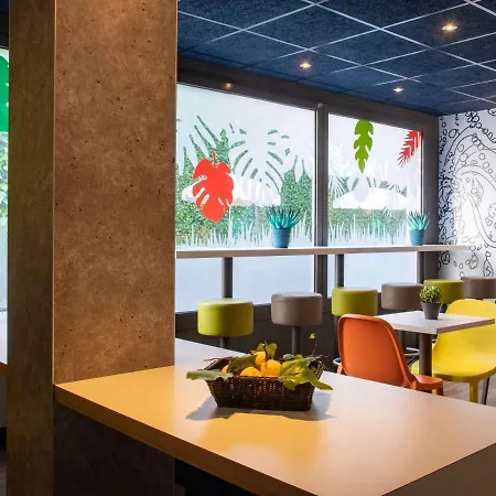 Ibis Budget Bord De Hotel 2*