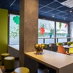 Ibis Budget Bord De مينتون