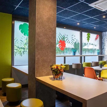 Ibis Budget Bord De Hotel 2*