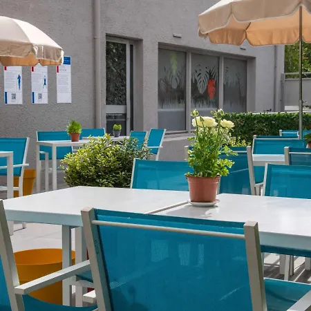 Ibis Budget Bord De Menton